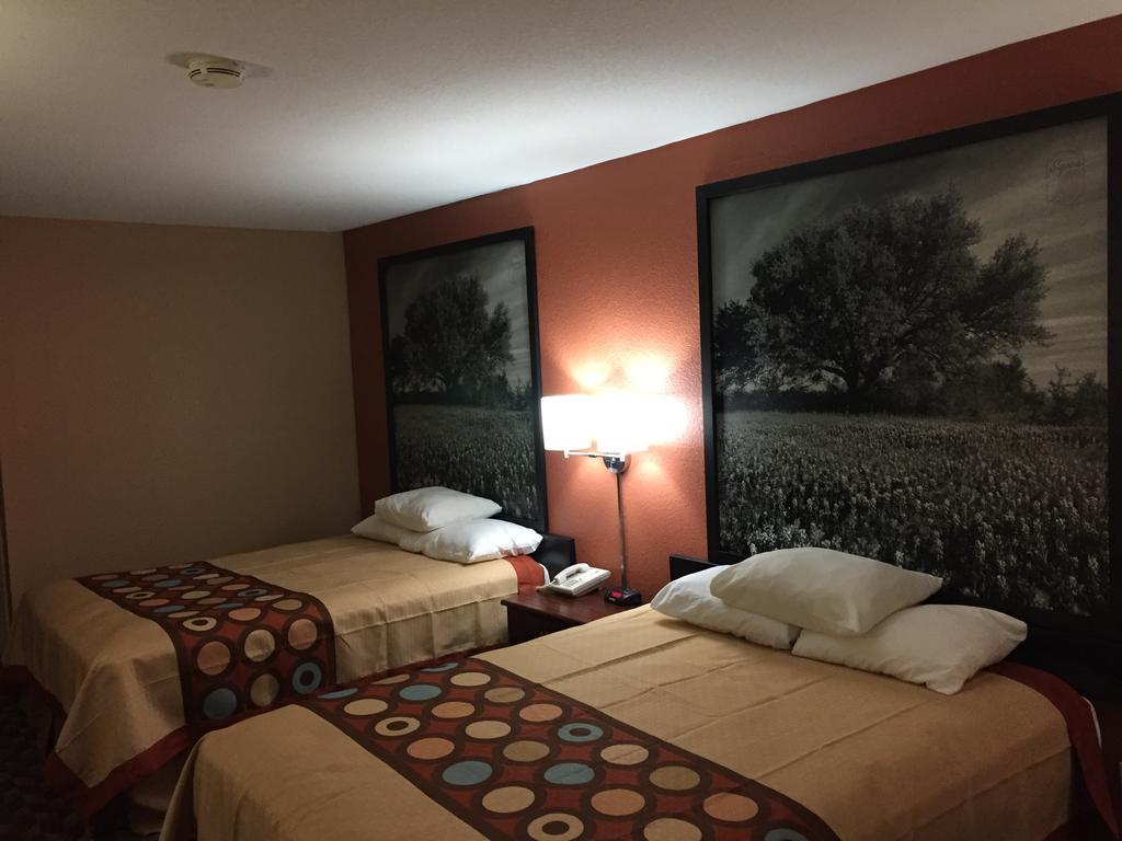 Super 8 By Wyndham Bastrop Tx Motell Exteriör bild