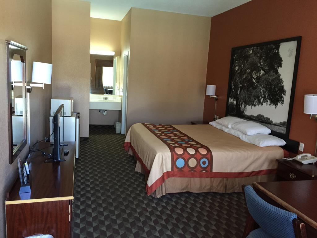 Super 8 By Wyndham Bastrop Tx Motell Exteriör bild