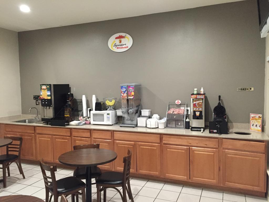 Super 8 By Wyndham Bastrop Tx Motell Exteriör bild