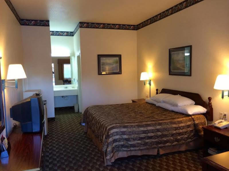 Super 8 By Wyndham Bastrop Tx Motell Exteriör bild