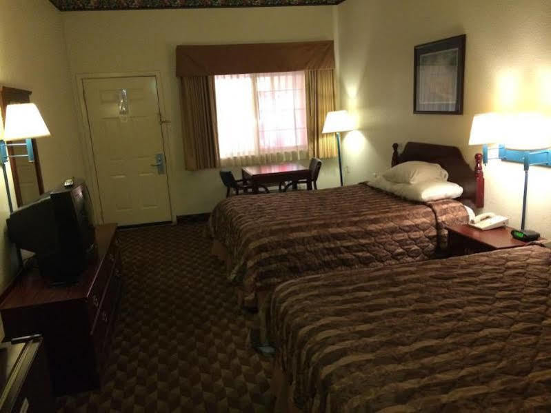 Super 8 By Wyndham Bastrop Tx Motell Exteriör bild